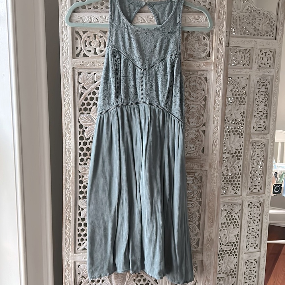 Abercrombie & Fitch Lace keyhole back dress